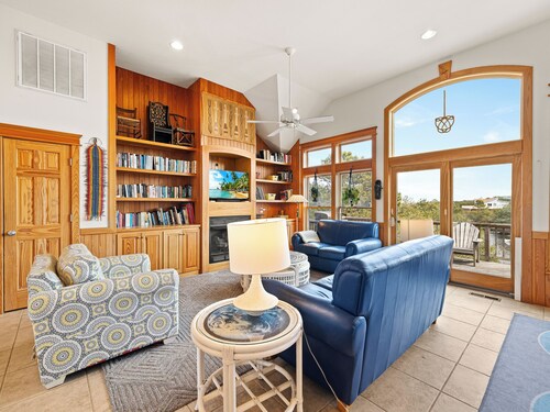 New To VRBO - Beautiful canal front with sound views & 4 en-suite bedrooms