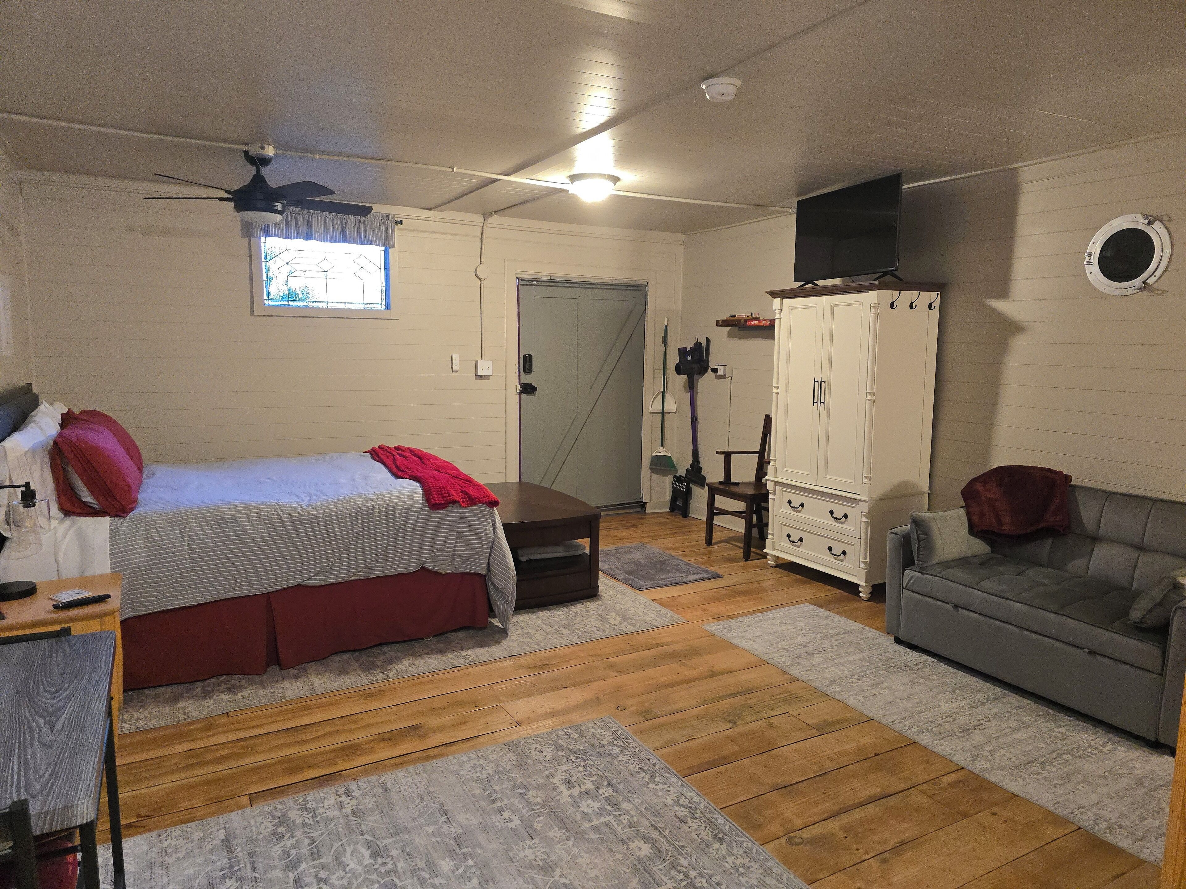 1 多间卧室、熨斗/熨衣板、WiFi、床单