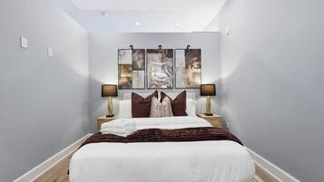 Escritorio, wifi y ropa de cama