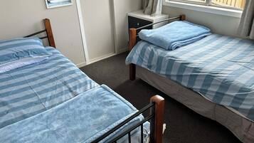 4 makuuhuonetta, silitysrauta/-lauta, Wi-Fi, vuodevaatteet