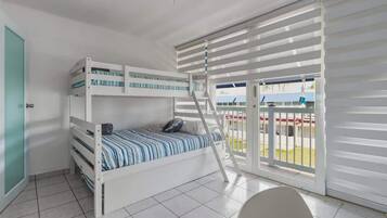 3 bedrooms, desk, iron/ironing board, travel crib