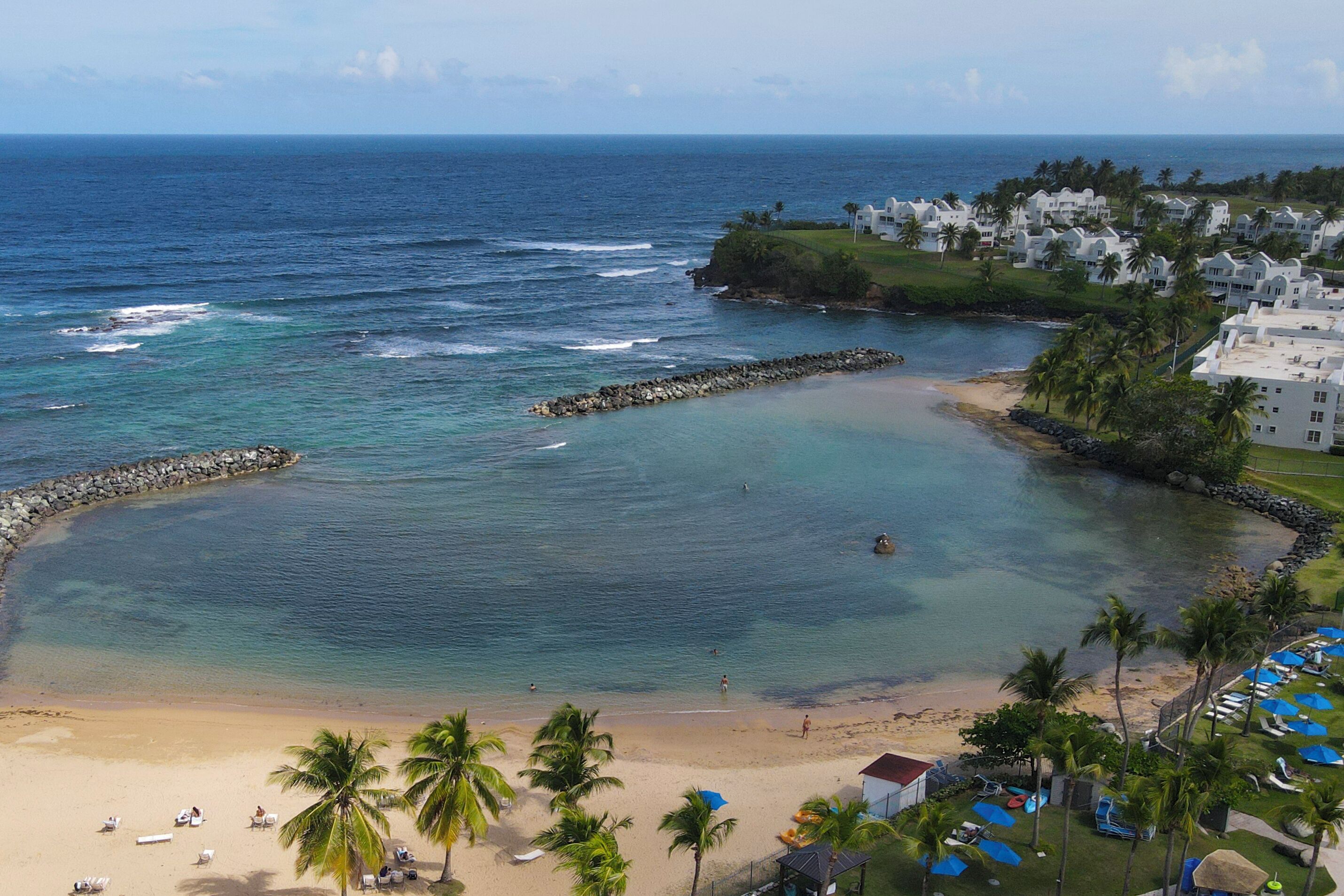 Beach nearby, sun loungers, beach towels