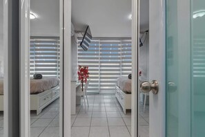 3 bedrooms, desk, iron/ironing board, travel cot - Sol Dorado | Beach access, pool, gym & resort vibe (Dorado)
