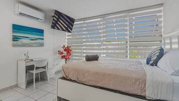 3 bedrooms, desk, iron/ironing board, travel crib