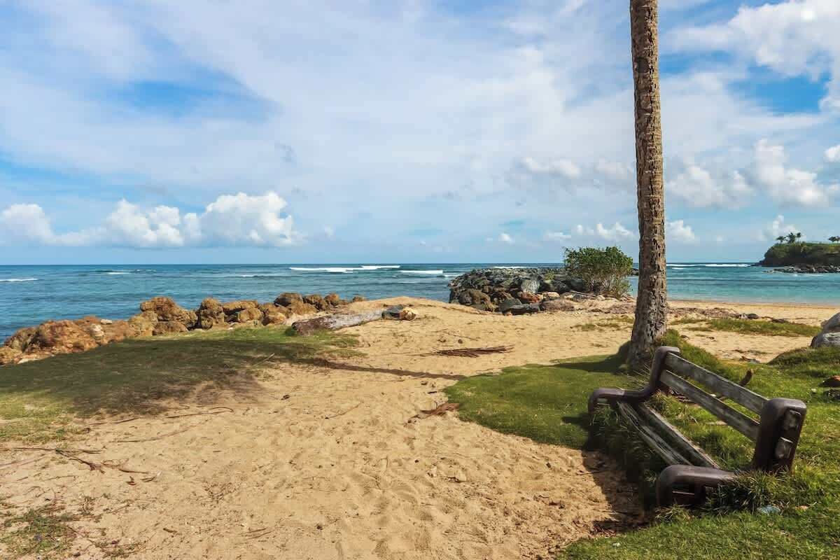 Beach nearby, sun loungers, beach towels