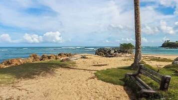 Beach nearby, sun loungers, beach towels