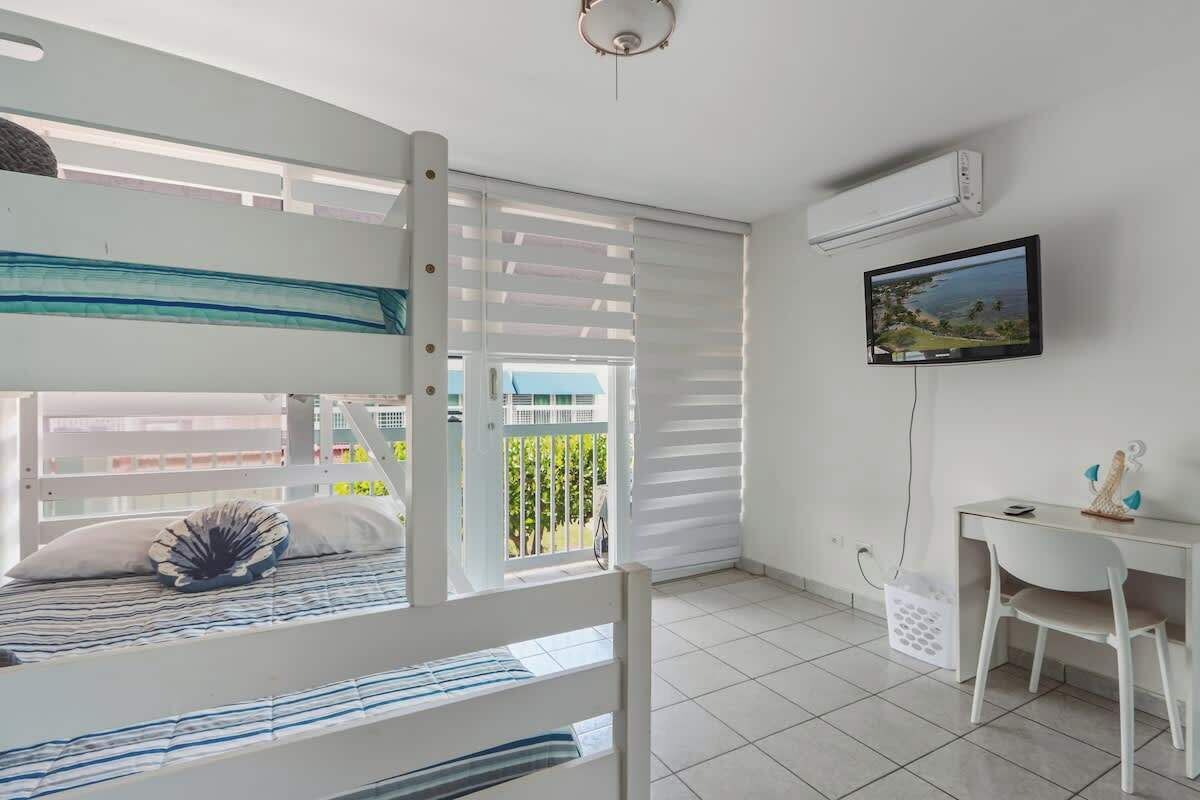 3 Schlafzimmer, Schreibtisch, Bügeleisen/Bügelbrett, Reisekinderbett