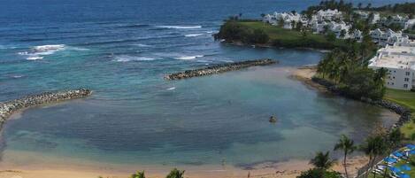 Beach nearby, sun-loungers, beach towels