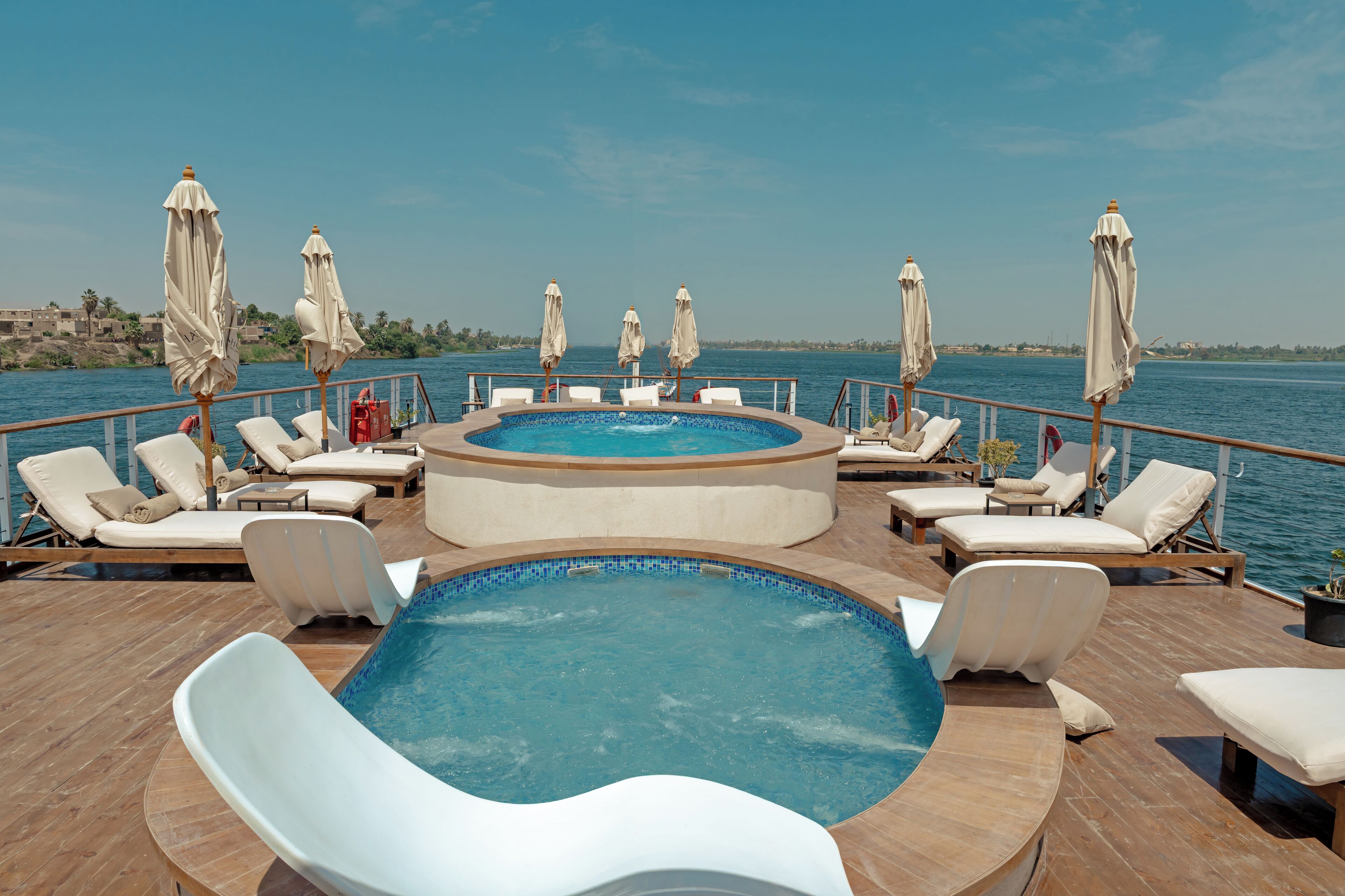 2 outdoor pools