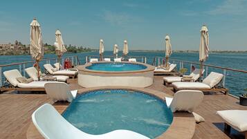 2 outdoor pools