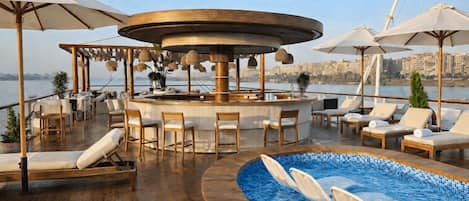 2 piscines extérieures