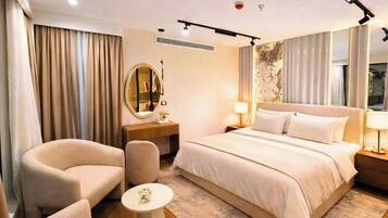 Royal Suite, Balcony, River View | Egyptian cotton sheets, premium bedding, minibar, individually decorated