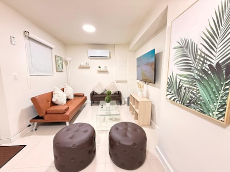 Living area. Miami 2BR - Stylish Retreat Close to Wynwood
