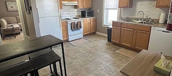 2-bedroom apartment in quaint Wormleysburg with AC