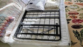 Tabla de planchar con plancha, wifi, ropa de cama