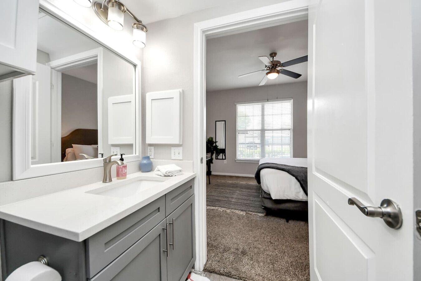 Fer et planche à repasser, Wi-Fi, draps fournis