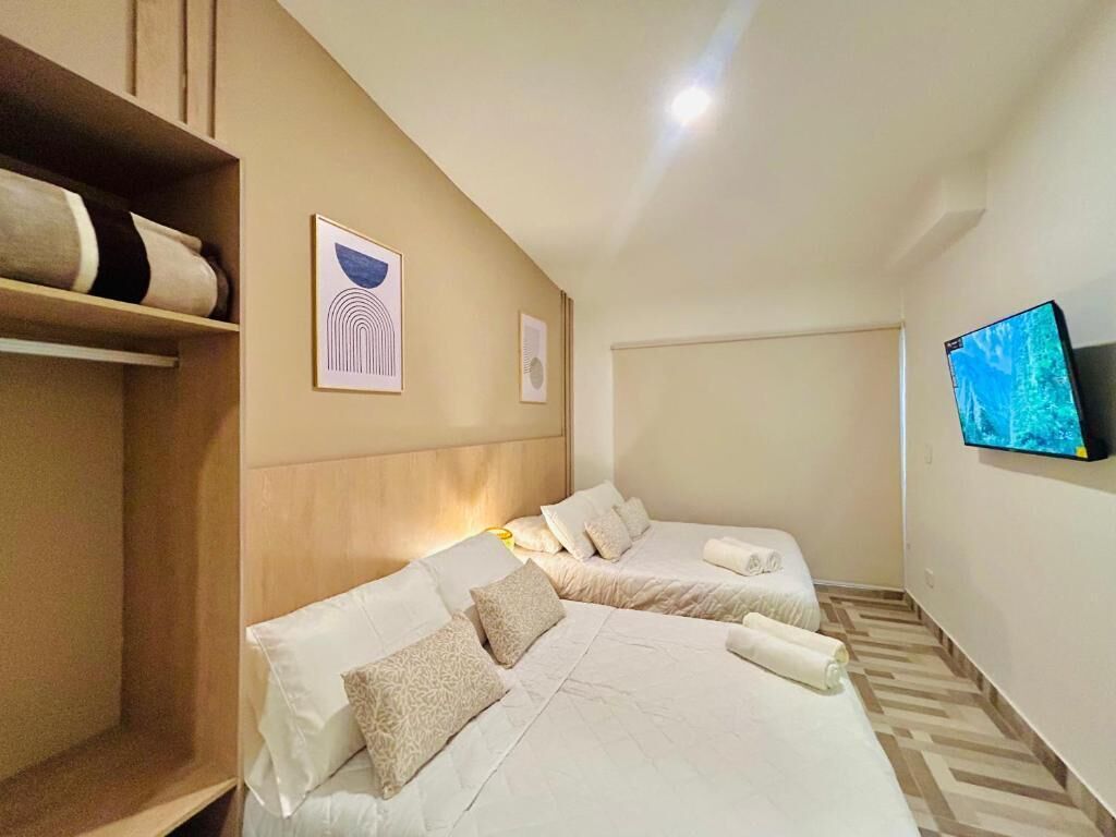 Cofres nos quartos, cortinas blackout, Wi-Fi de cortesia