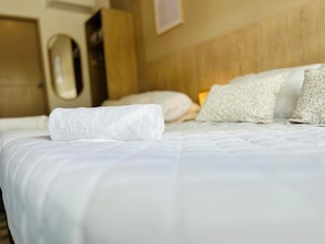 Unclassified image, 4 of 43, button