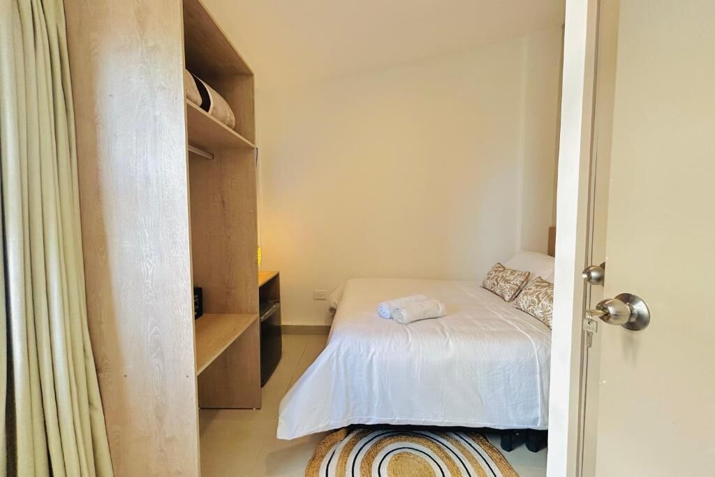 Caja de seguridad en la habitación, cortinas blackout y wifi gratis 