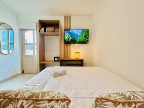 Cofres nos quartos, cortinas blackout, Wi-Fi de cortesia