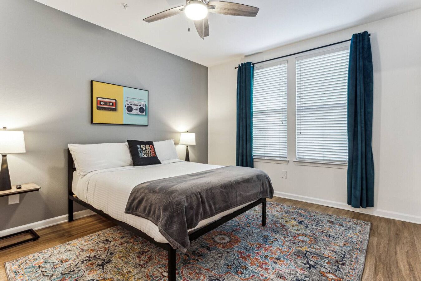 Bureau, Wi-Fi, draps fournis