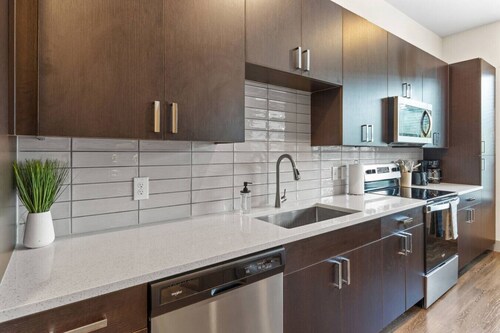 Modern Luxe Oasis, Rooftop Pool, Near Austin