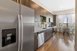 Private kitchen - Modern Luxe Oasis, Rooftop Pool, Near Austin (Georgetown)