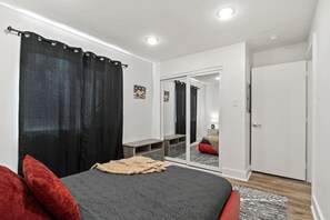 書桌、Wi-Fi、床單