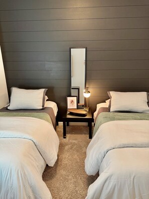 3 bedrooms, desk, iron/ironing board, free WiFi