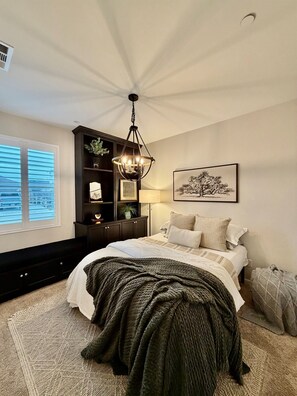 3 bedrooms, desk, iron/ironing board, travel crib