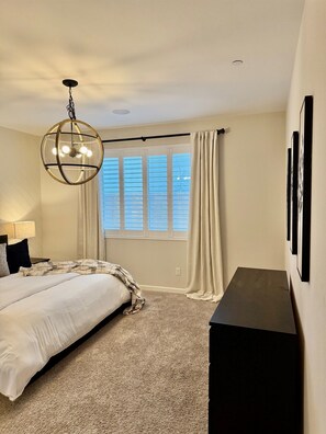 Schreibtisch, Bügeleisen/Bügelbrett, Reisekinderbett, kostenloses WLAN