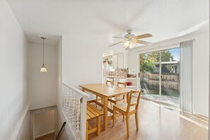 Dining - The Crossroads Comfort — Central SLC Stay (Murray)