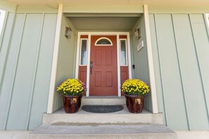 Exterior detail - The Crossroads Comfort — Central SLC Stay (Murray)