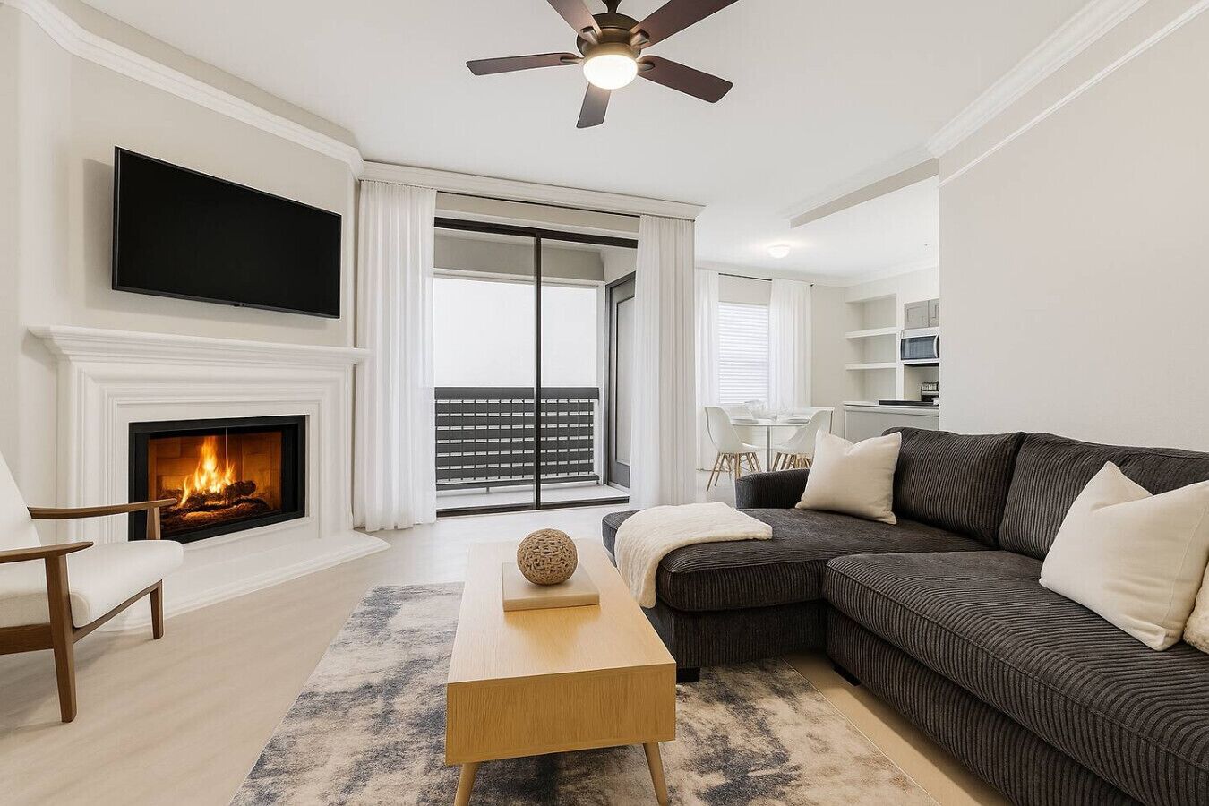 Televisión y chimenea 