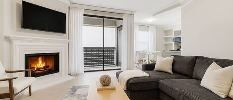 Télévision, cheminée