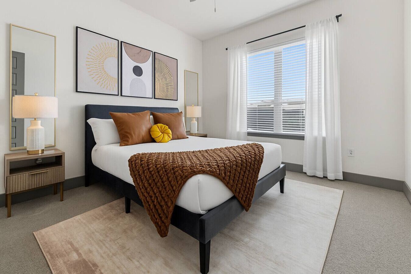 Tabla de planchar con plancha, wifi y ropa de cama 