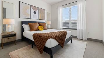 Tabla de planchar con plancha, wifi y ropa de cama