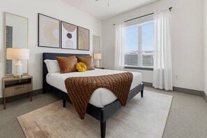 Tabla de planchar con plancha, wifi y ropa de cama 