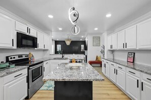 Fridge, microwave, oven, stovetop - Extended Stay - Fully Furnished Luxury Home (Plano)