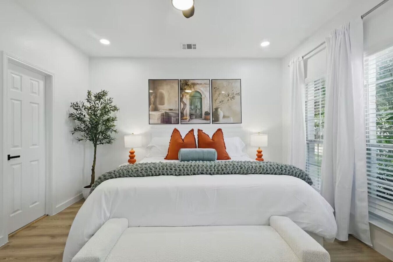 5 bedrooms, desk, free WiFi, bed sheets