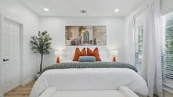 5 bedrooms, desk, free WiFi, bed sheets