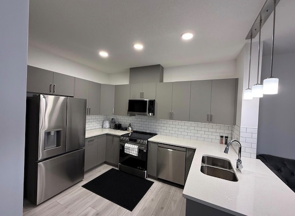 Mikrobølgeovn, ovn, kogeplade, opvaskemaskine