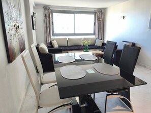 Dining - Tangier -Cosy-Vue Mer - Heart of Tangier - Fast Wifi & Proximity - walking distance (Tangier)