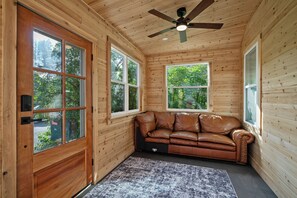 Interior - Newly remodeled 1-bedroom house in walking distance to downtown Livingston (Livingston)