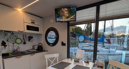 Hausboot Tommi mit eigener Terrasse und Wlan