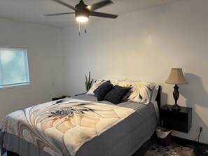 1 bedroom, iron/ironing board, Internet, bed sheets - Adorable 1-bedroom cottage with AC in charming Foresthill.Located in Todd Valley (Foresthill)