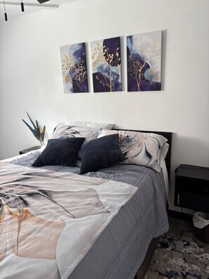 1 bedroom, iron/ironing board, Internet, bed sheets - Adorable 1-bedroom cottage with AC in charming Foresthill.Located in Todd Valley (Foresthill)