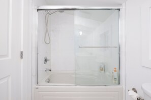 Shower, hair dryer, towels, soap - Private 2BR 2Bath Suite - Sunset Vancouver (Vancouver)