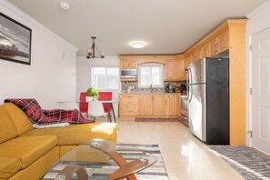 Smart TV - Private 2BR 2Bath Suite - Sunset Vancouver (Vancouver)