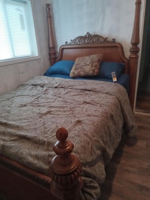 3 bedrooms, iron/ironing board, WiFi, bed sheets - 3-bedroom house in peaceful Magnolia with cool AC on 7.5 acres. (Magnolia)